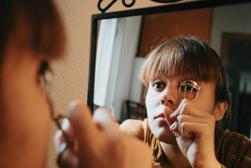 Signs Your Eyelashes Need Extra Care And Attention