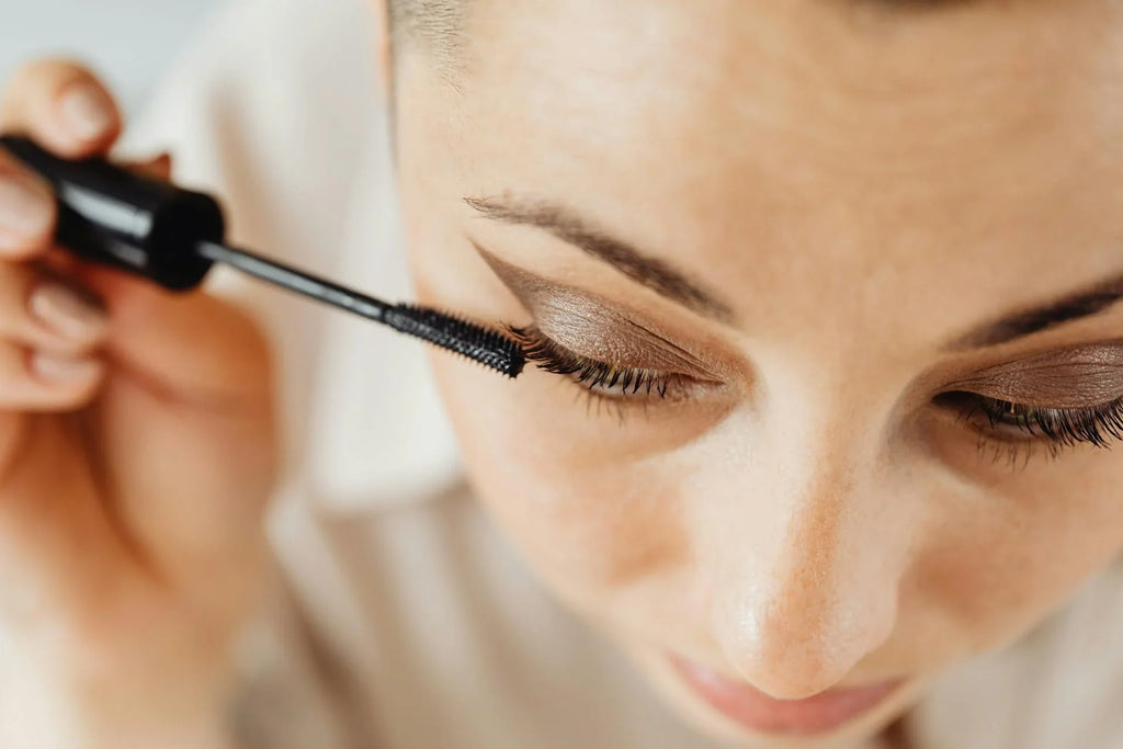 Eyelash Serum Application