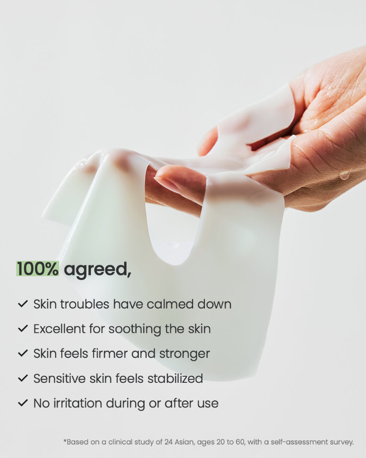 Macro shot of fresh, deep green sea kelp and mineral water, representing the refreshing and oil-balancing ingredients in the mask.