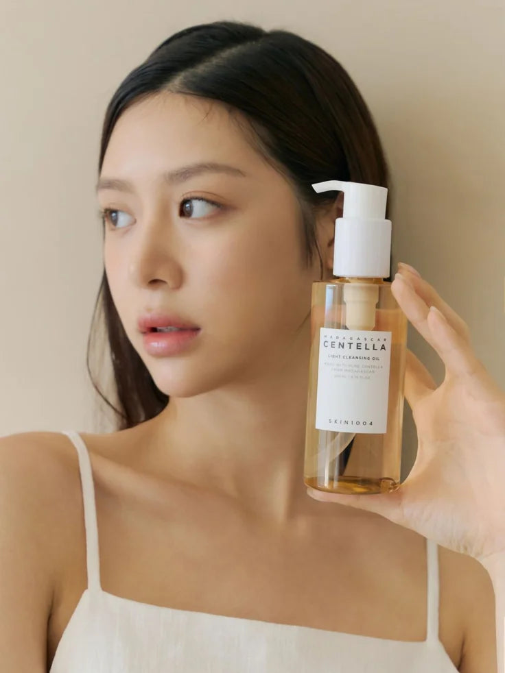 SKIN1004 Madagascar Centella Light Cleansing Oil Model