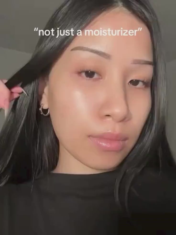 A video showing the before and after effects of using Beauty of Joseon Dynasty Cream, highlighting how it instantly hydrates the skin to create a luminous, dewy look.