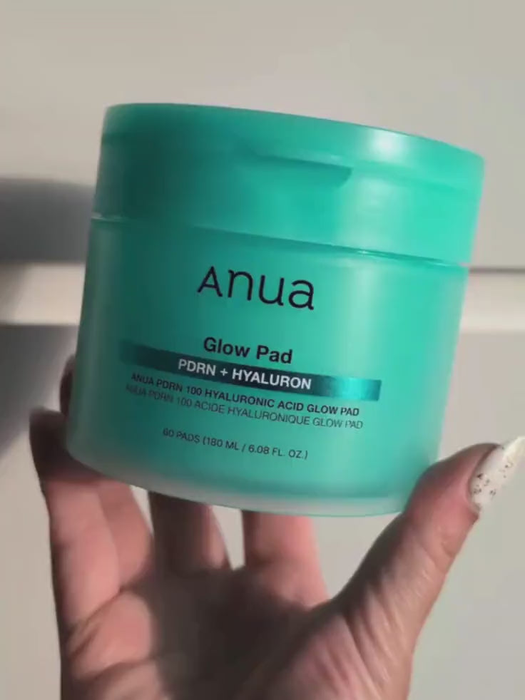 Close-up texture video showing the intense, non-sticky Hyaluronic Acid hydration and immediate "Glass Skin" glow finish on the skin.
